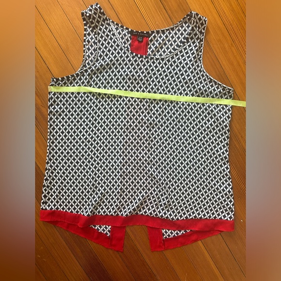 Lightweight Sleeveless Blouse, XL - Picture 6 of 7